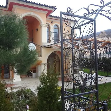 Appartamento In Romana Villas Elenite