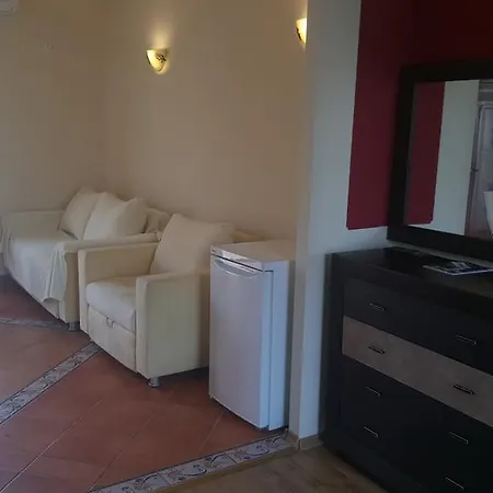Appartamento In Romana Villas Elenite