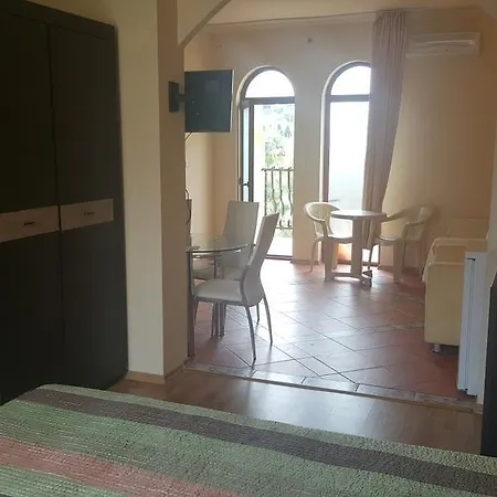In Romana Villas Elenite
