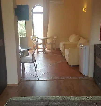 In Romana Villas Elenite