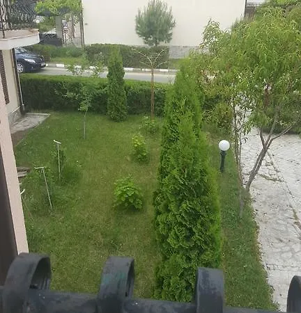In Romana Villas Appartamento Elenite