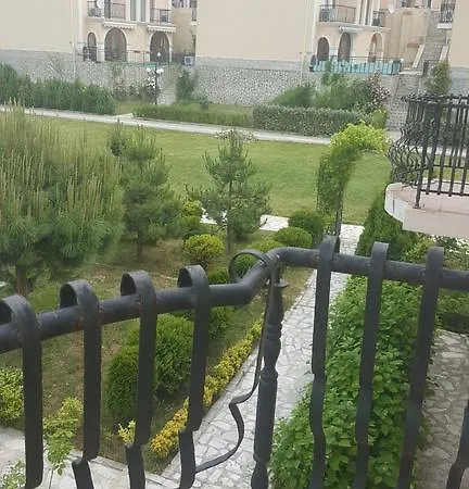 Appartamento In Romana Villas