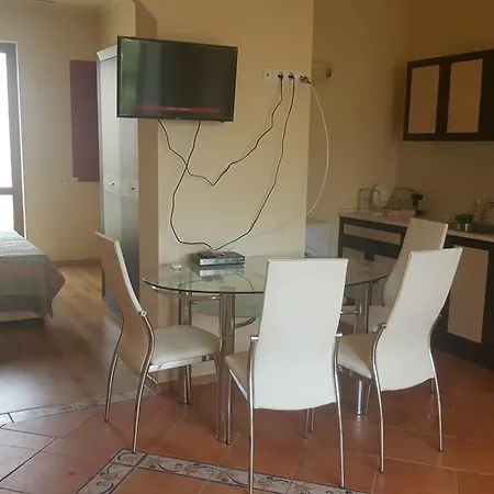 In Romana Villas Appartamento Elenite