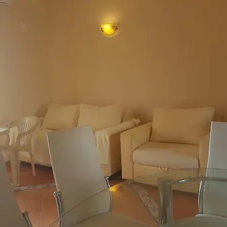 In Romana Villas Appartamento Elenite