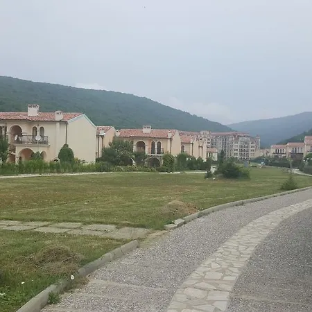 In Romana Villas Elenite